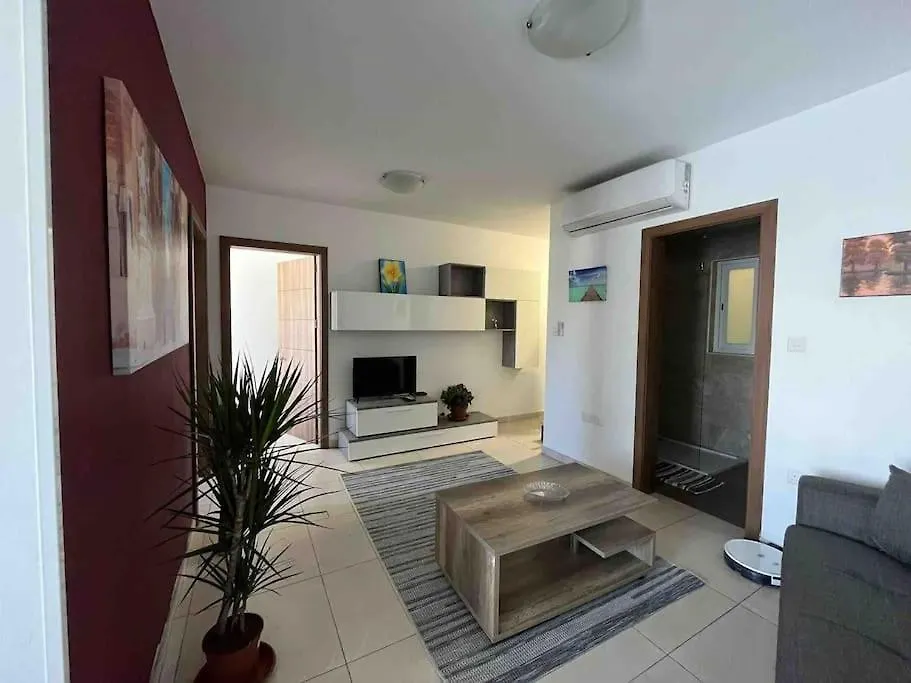 Lovely 3 Bedroom Condo San Ġiljan Apartment