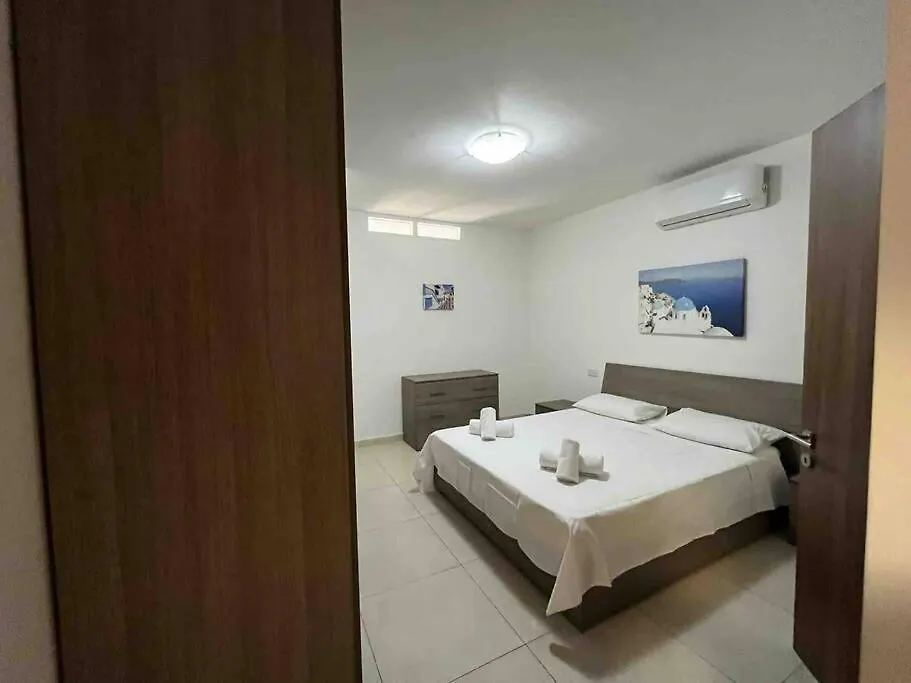 Lovely 3 Bedroom Condo San Ġiljan