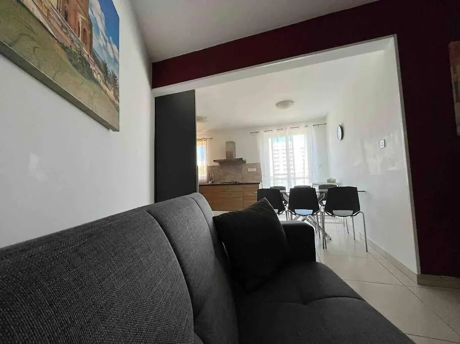 Apartment Lovely 3 Bedroom Condo San Ġiljan