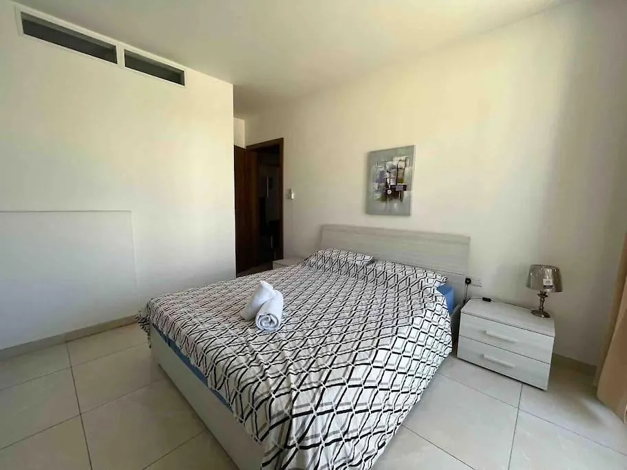 Lovely 3 Bedroom Condo San Ġiljan 0*,  Malta