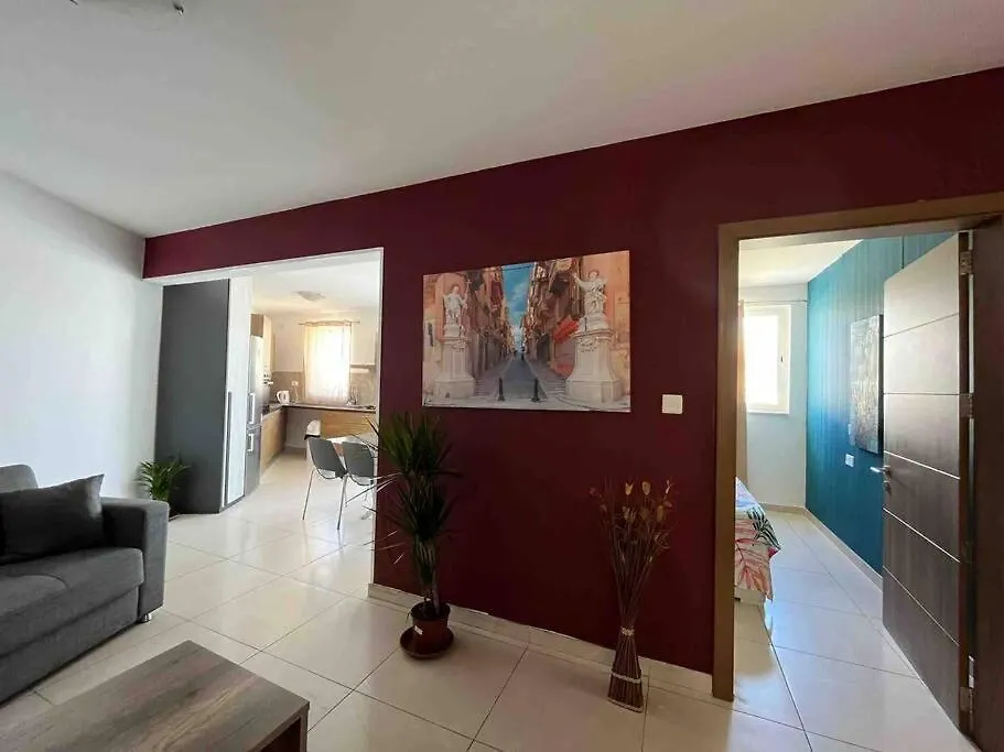 Lovely 3 Bedroom Condo San Ġiljan Malta