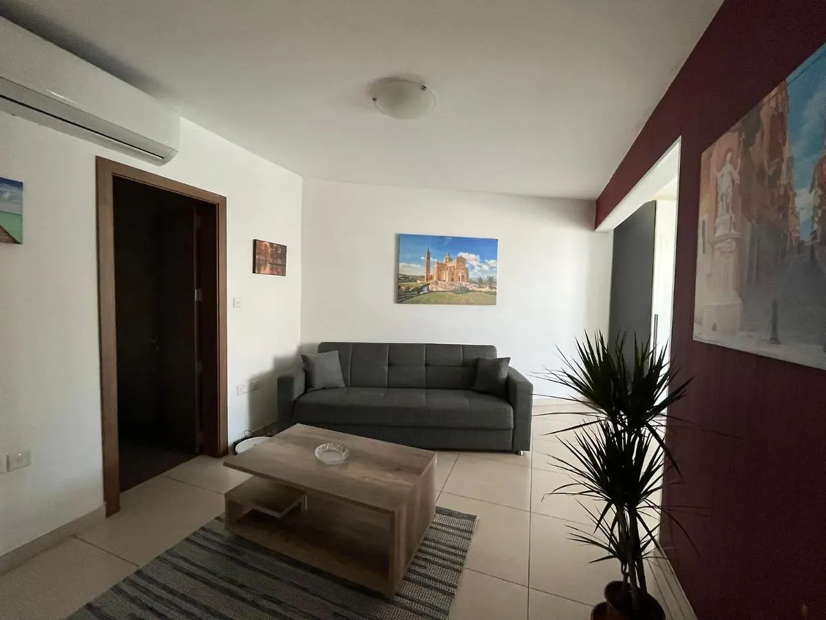 Lovely 3 Bedroom Condo San Ġiljan